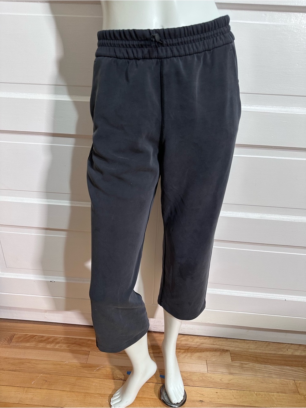 Lululemon Softstreme High-Rise Straight Leg Crop Pant Size 6 Charcoal Black $118